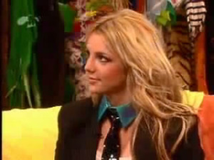 Britney Spears Interview at SM TV (October 2003).mp4_snapshot_04.41_[2014.10.26_16.17.36]